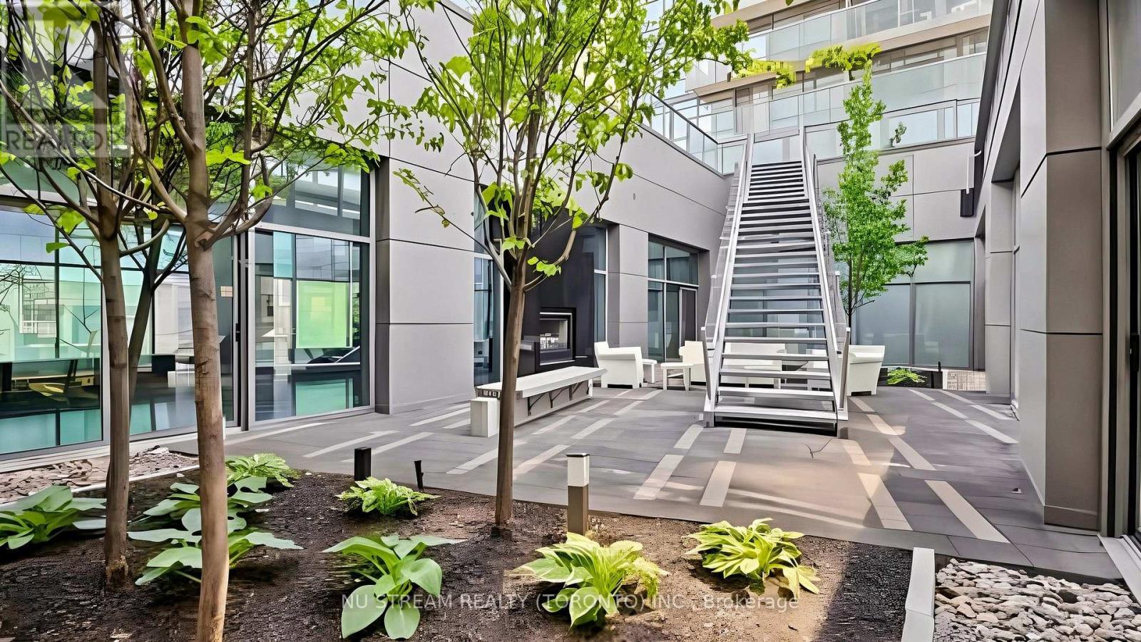 #4407 38 GRENVILLE STREET - 32
