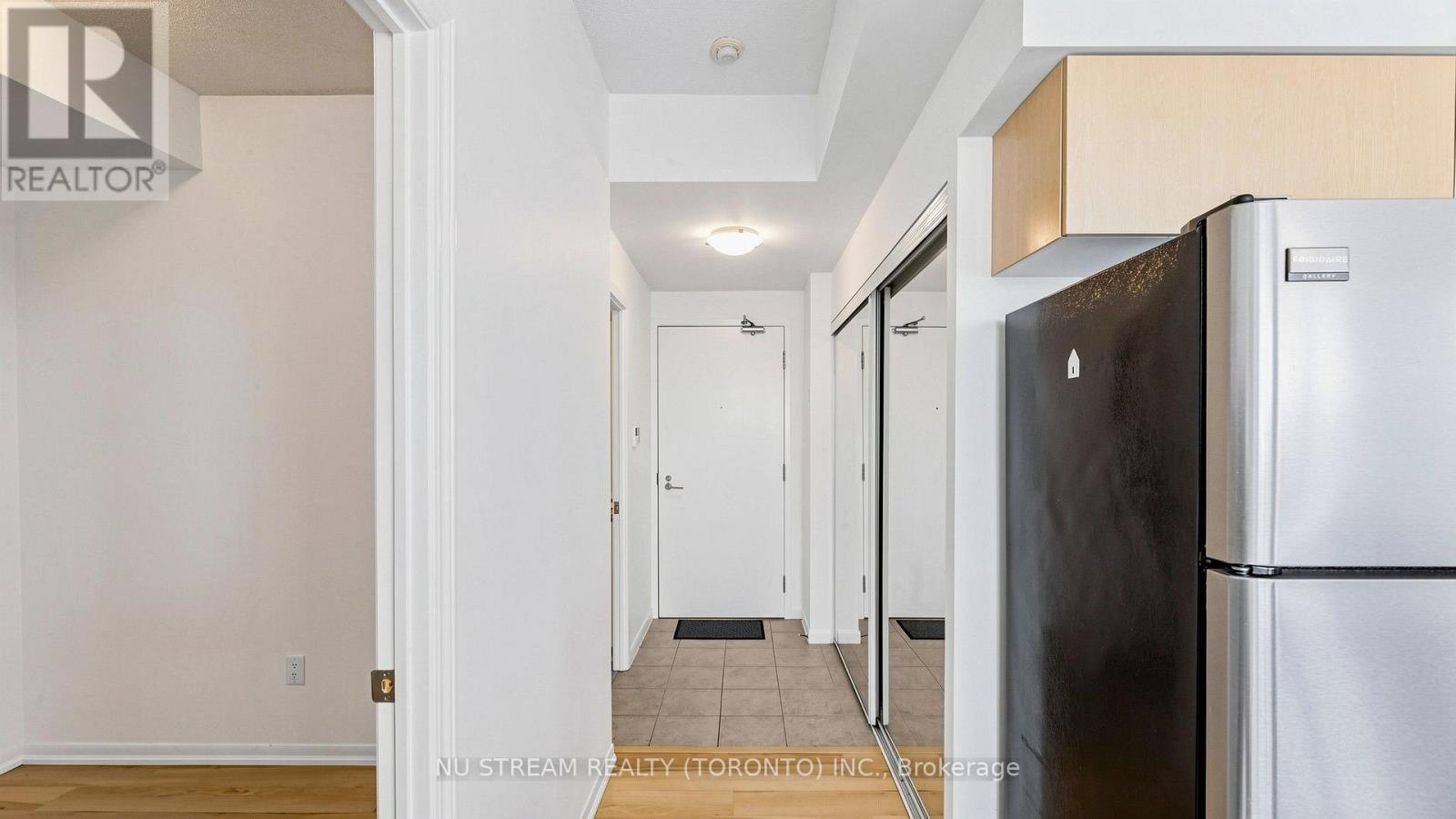 #4407 38 GRENVILLE STREET - 6