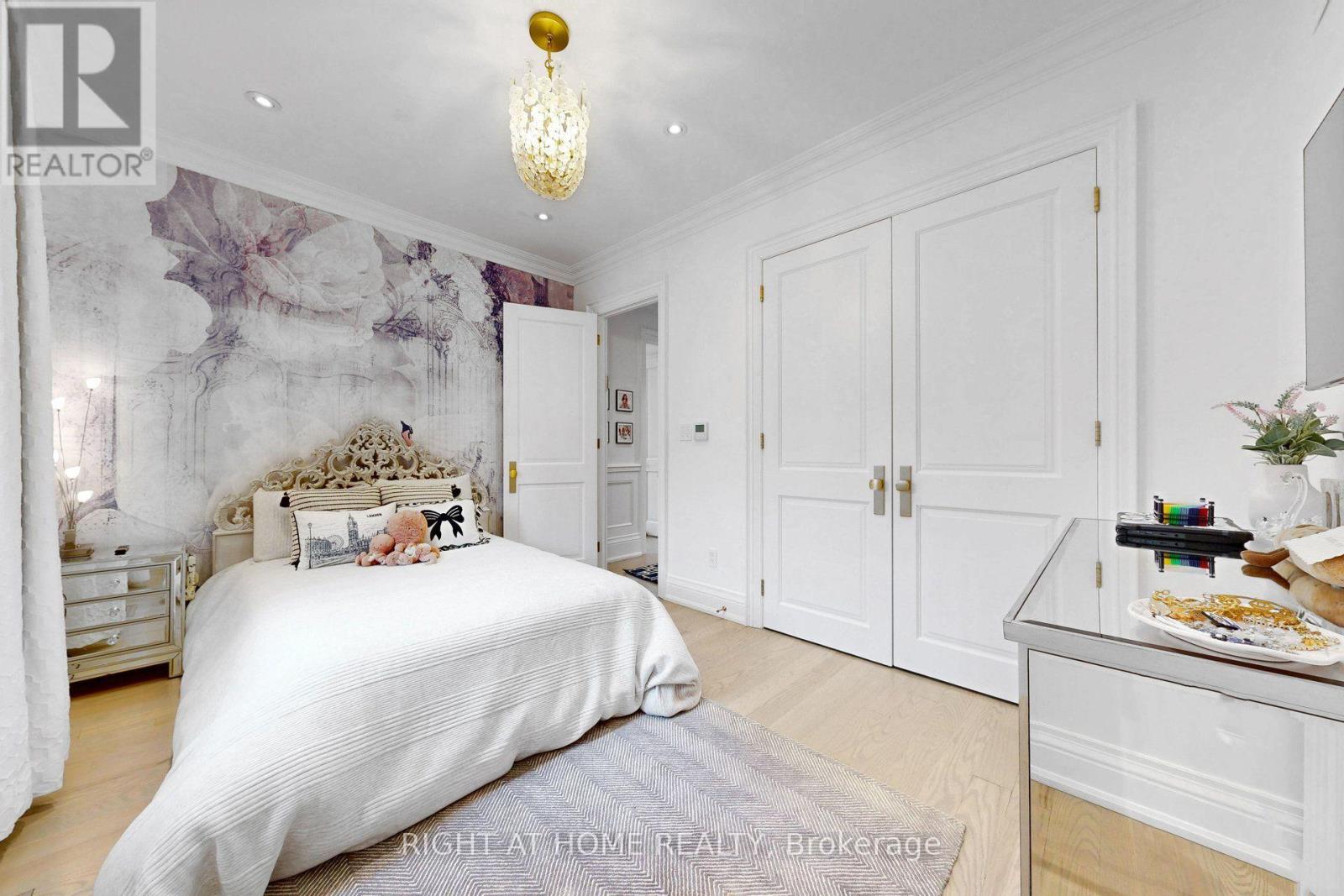 377 BROOKE AVENUE - 23