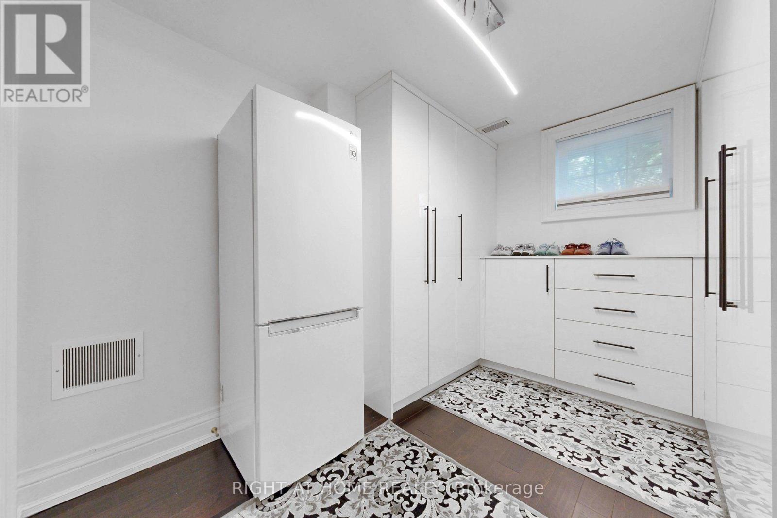 377 BROOKE AVENUE - 33