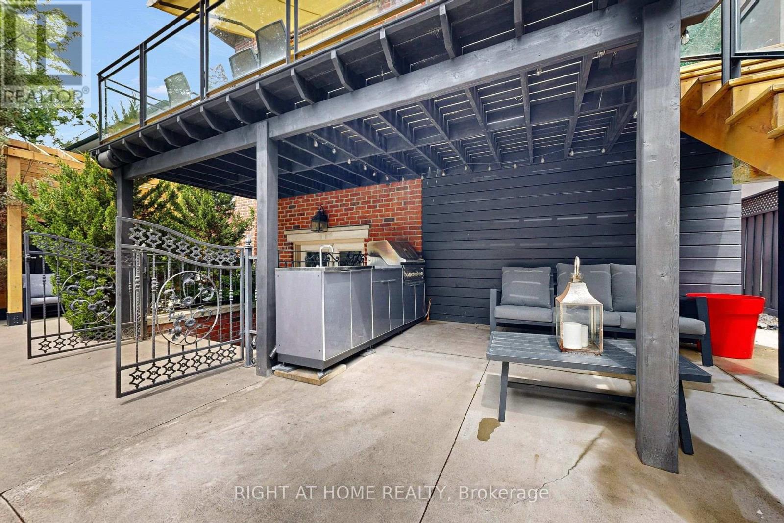 377 BROOKE AVENUE - 39