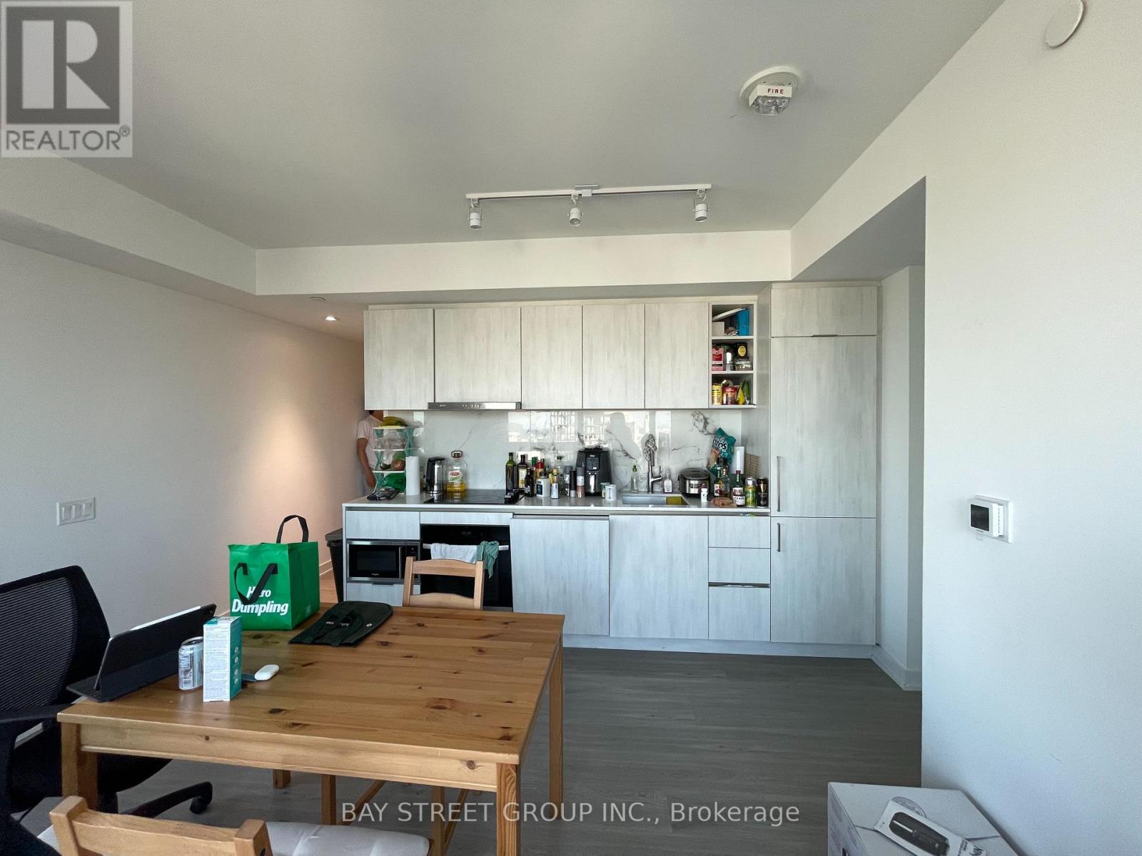 8 WELLESLEY AVENUE - 10