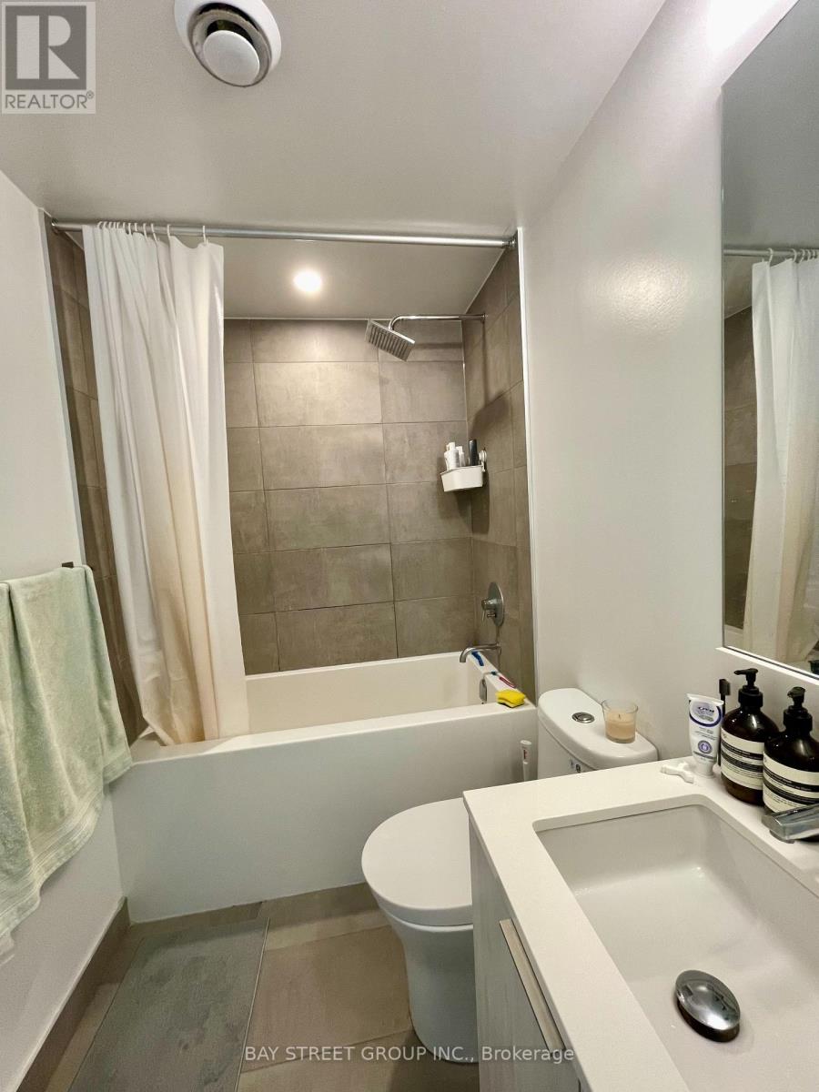 8 WELLESLEY AVENUE - 17