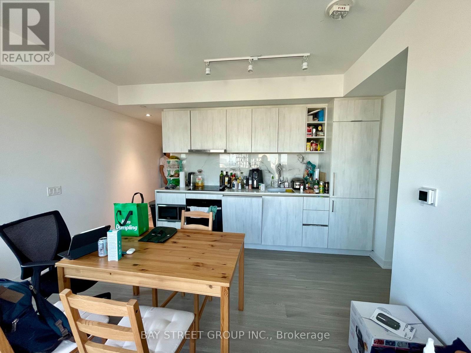 8 WELLESLEY AVENUE - 22
