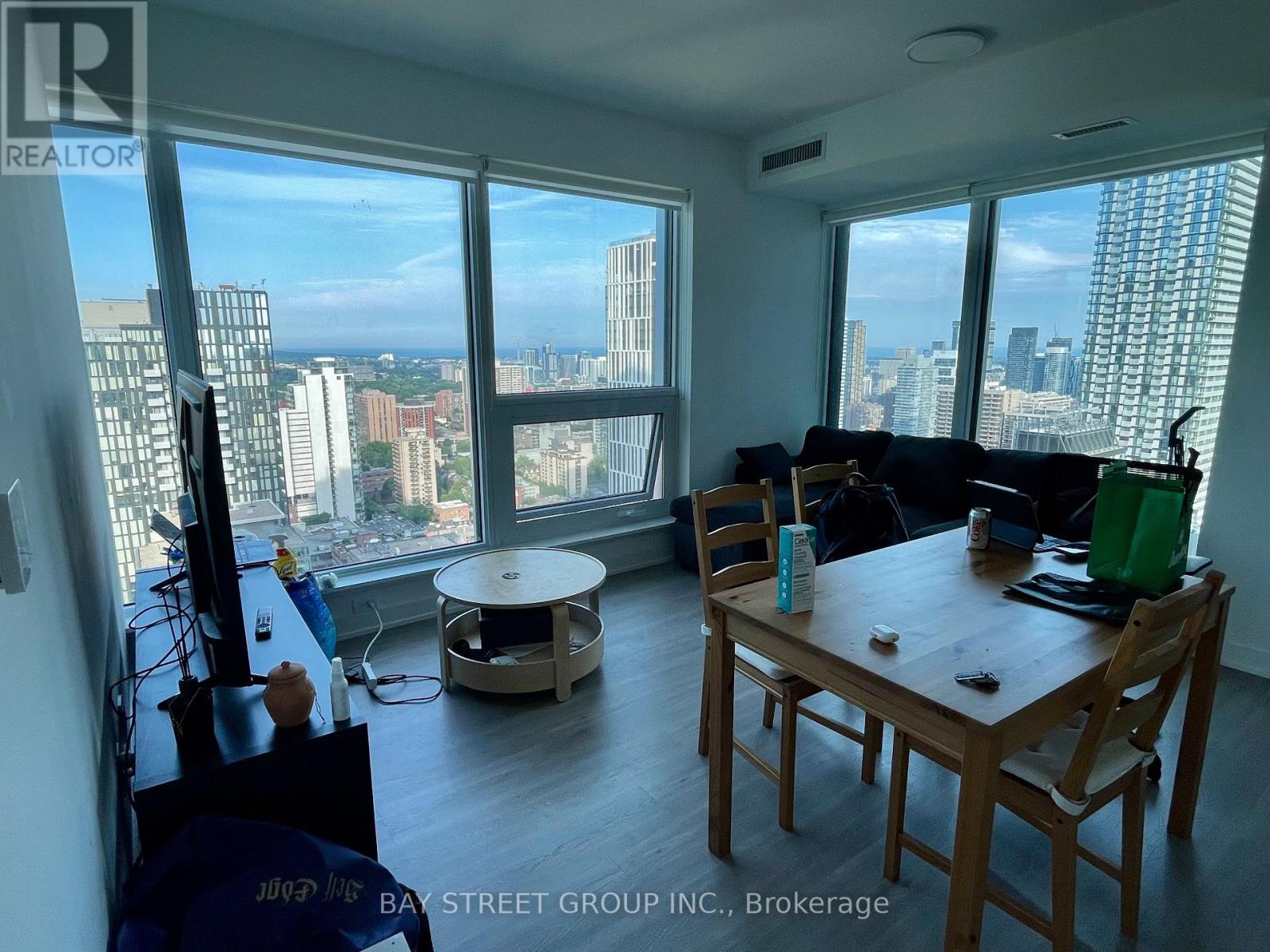 8 WELLESLEY AVENUE - 23