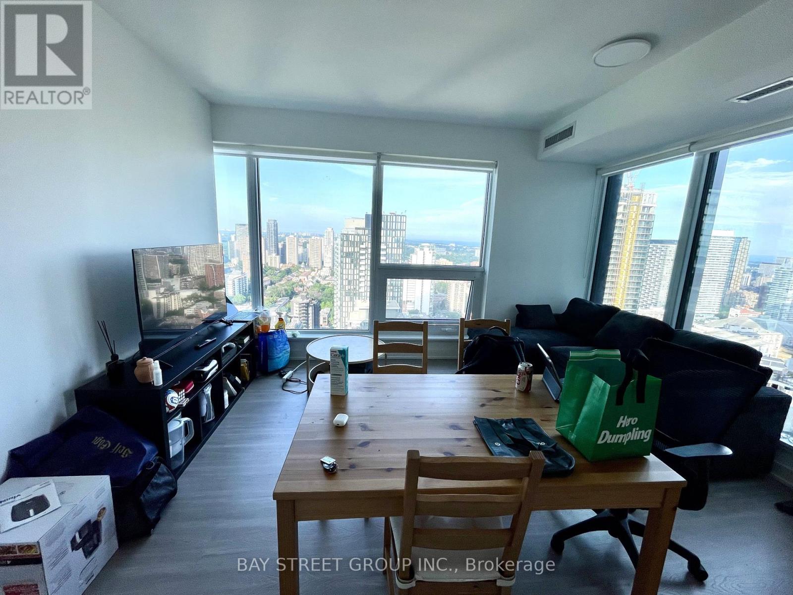 8 WELLESLEY AVENUE - 8