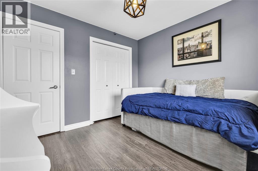 399 ROSEWOOD CRESCENT - 21