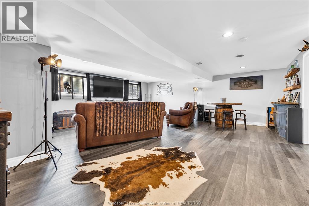 399 ROSEWOOD CRESCENT - 24