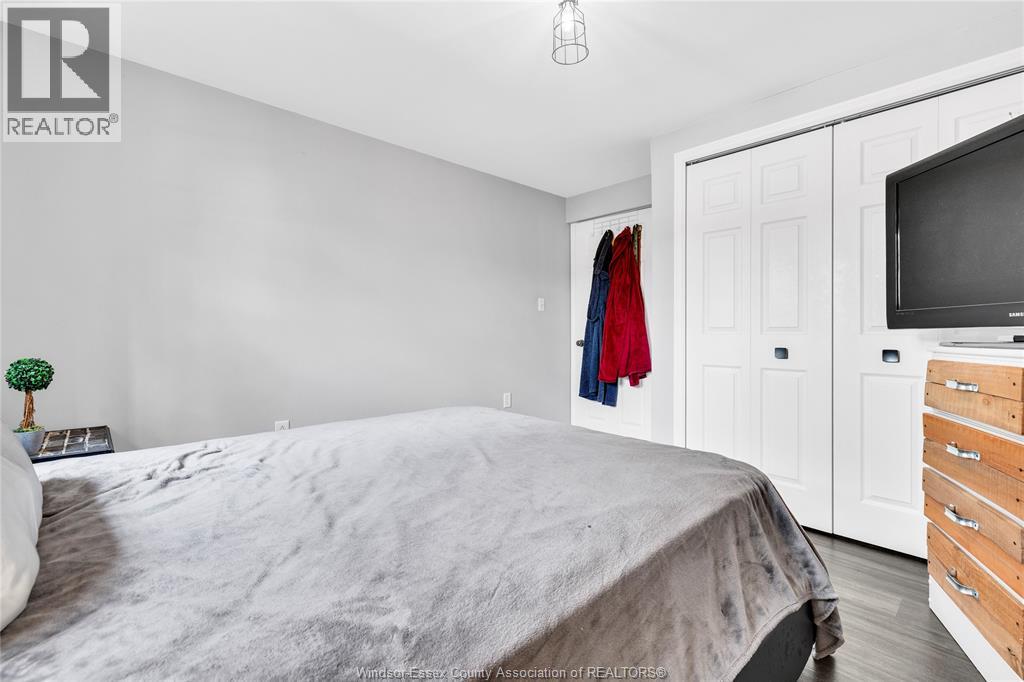 399 ROSEWOOD CRESCENT - 28
