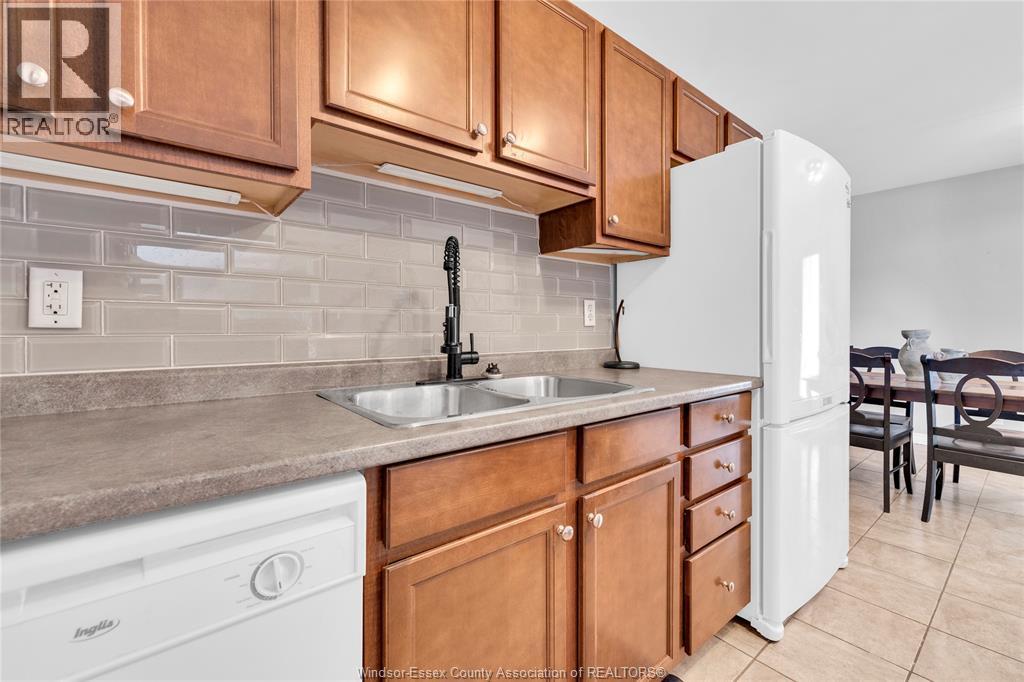 399 ROSEWOOD CRESCENT - 7