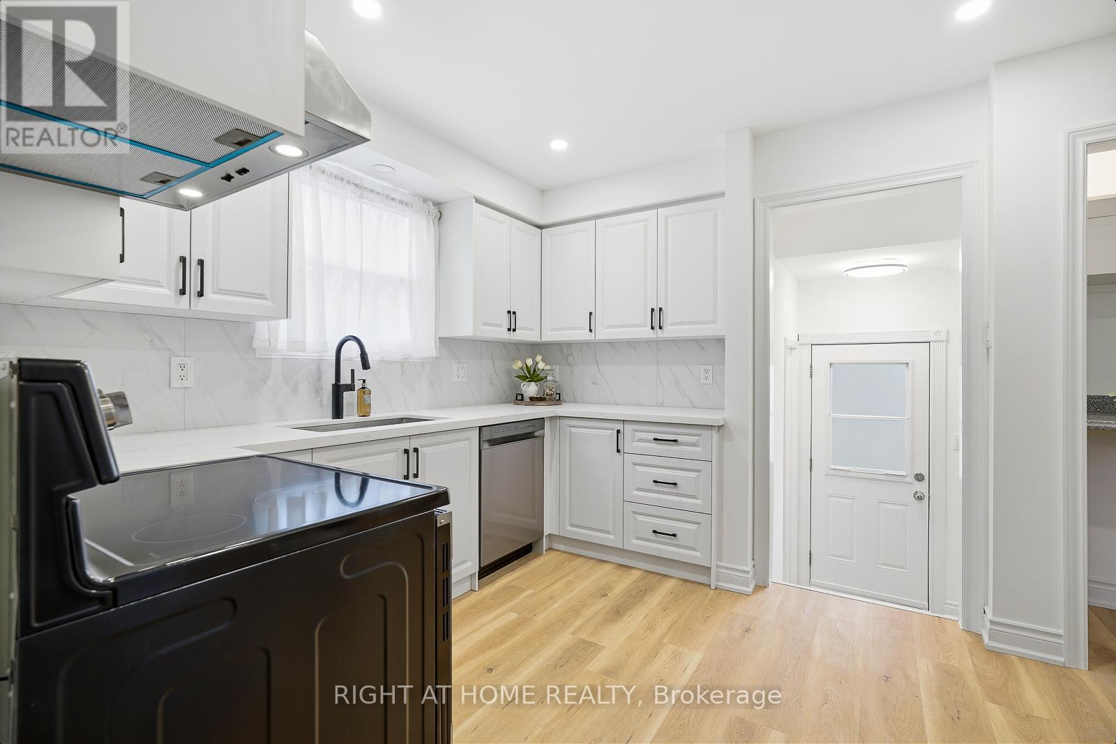 259 GLENWOODS AVENUE - 14