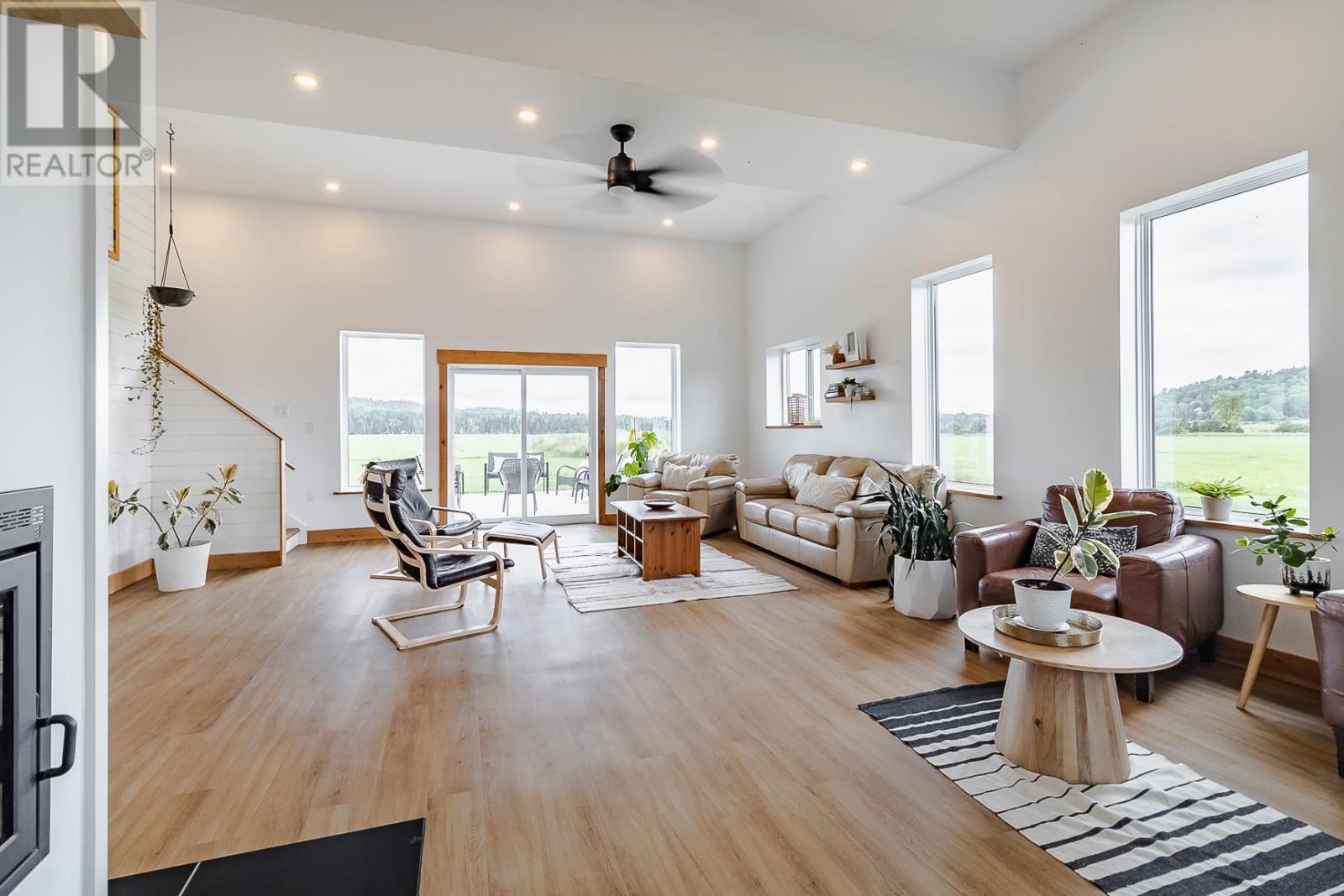 587 Watson RD - 16