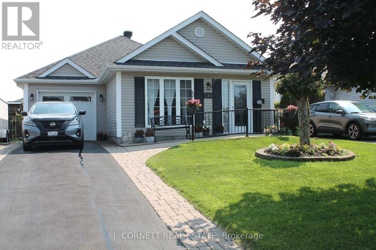 132 DUNBAR AVENUE - 1
