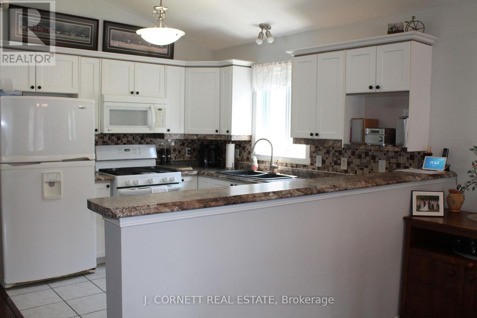 132 DUNBAR AVENUE - 13