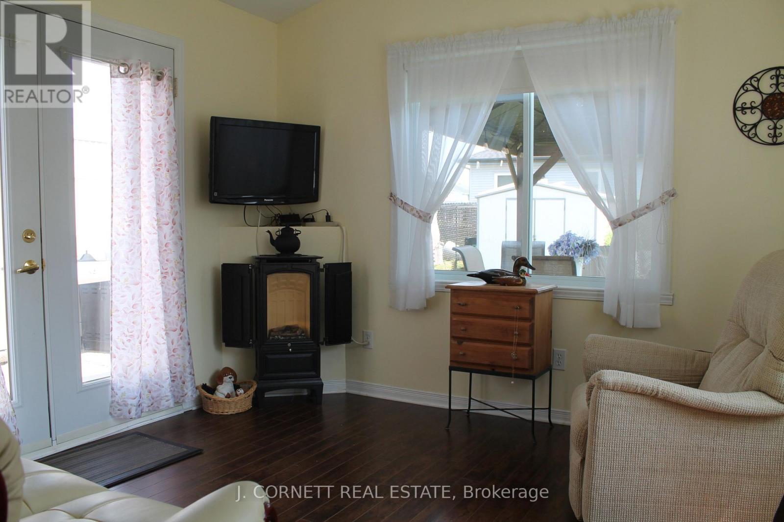 132 DUNBAR AVENUE - 18