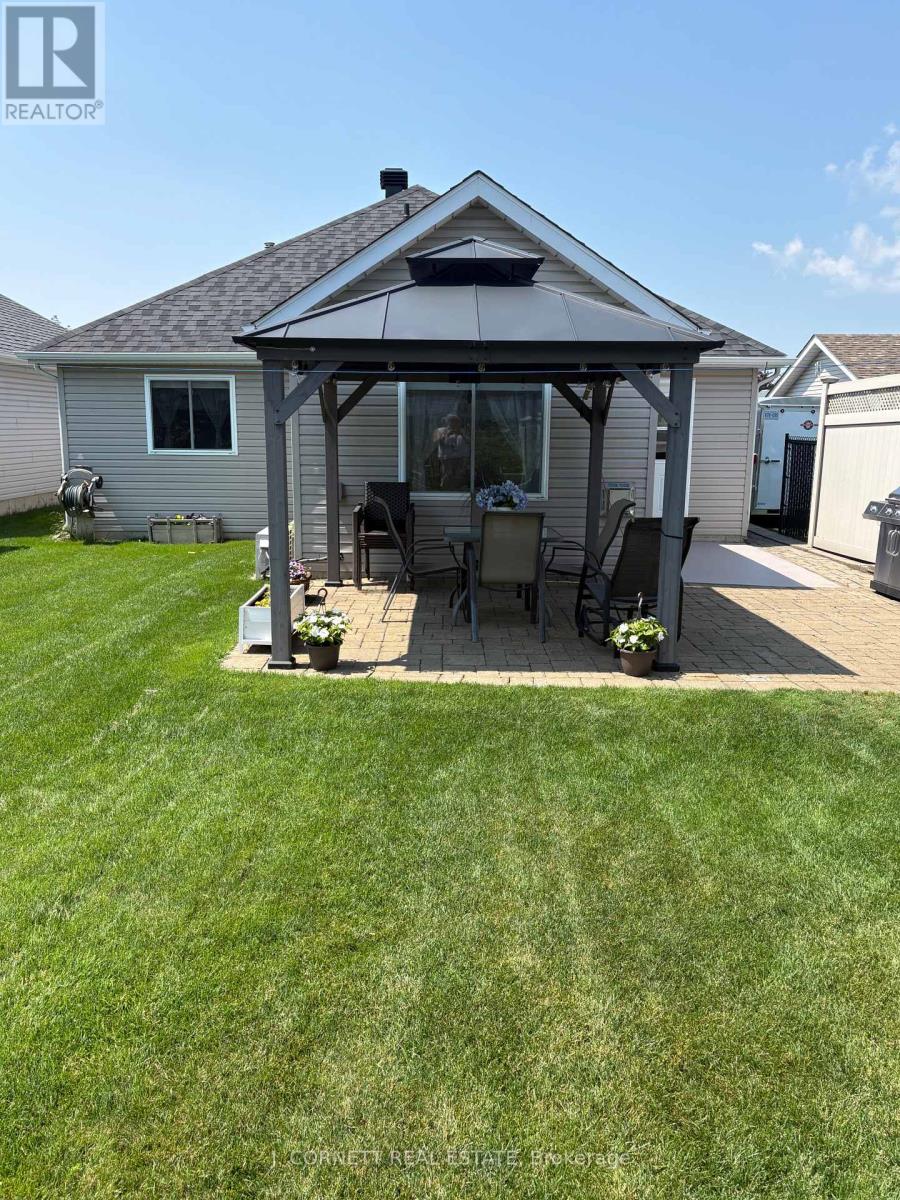 132 DUNBAR AVENUE - 4