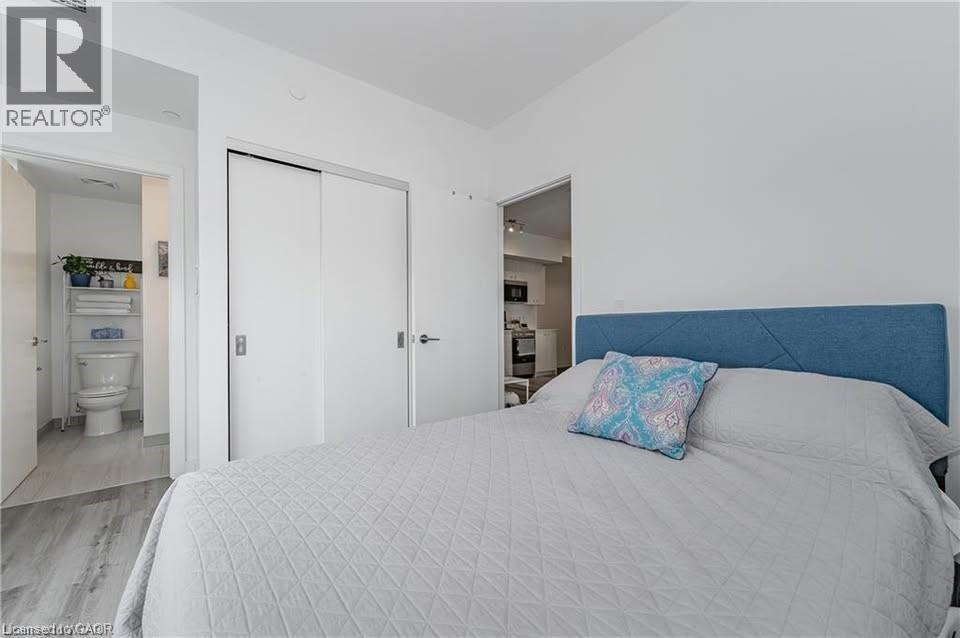 #1702 15 WELLINGTON Street - 15