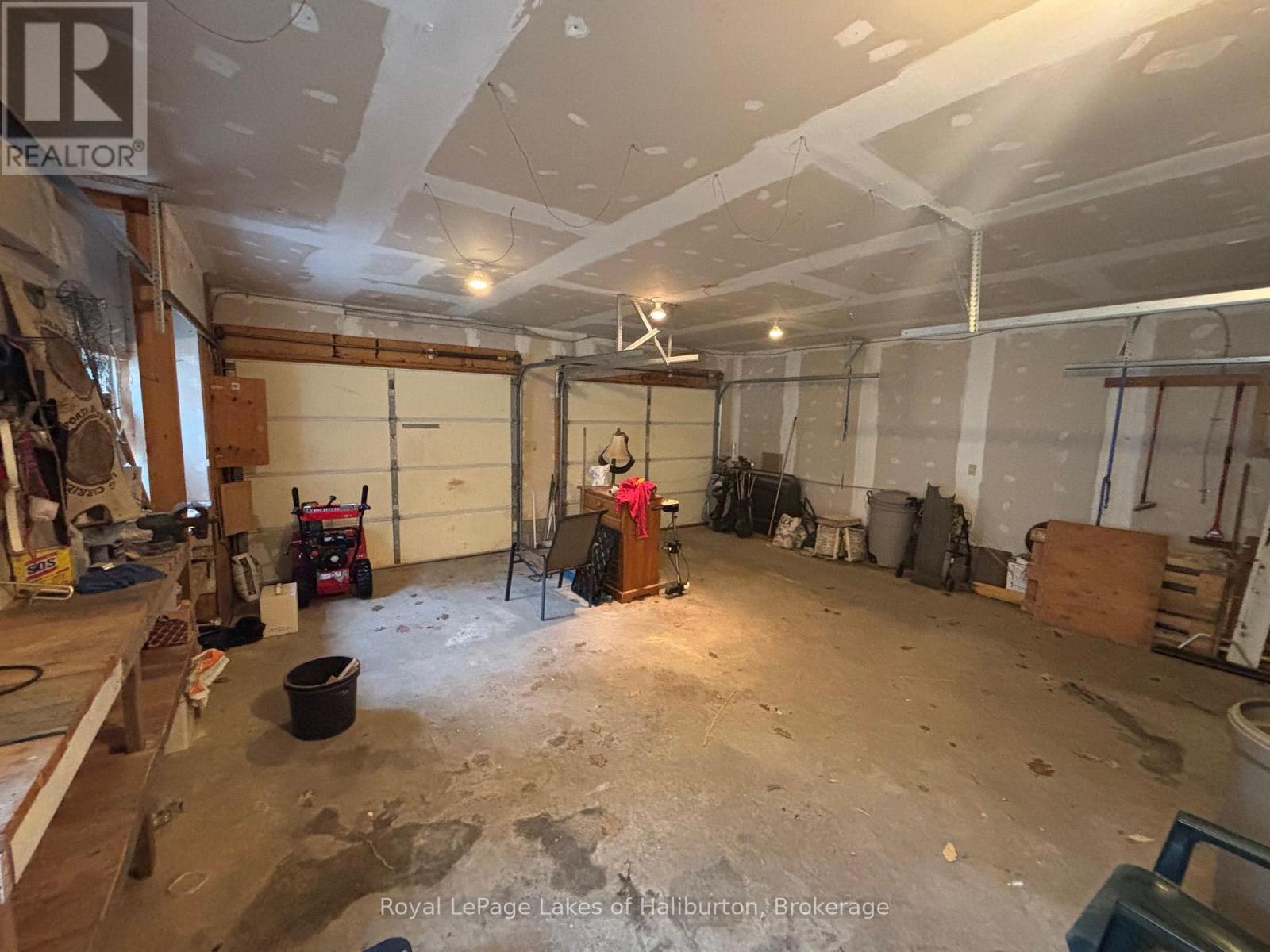 3040 HALIBURTON LAKE ROAD - 37