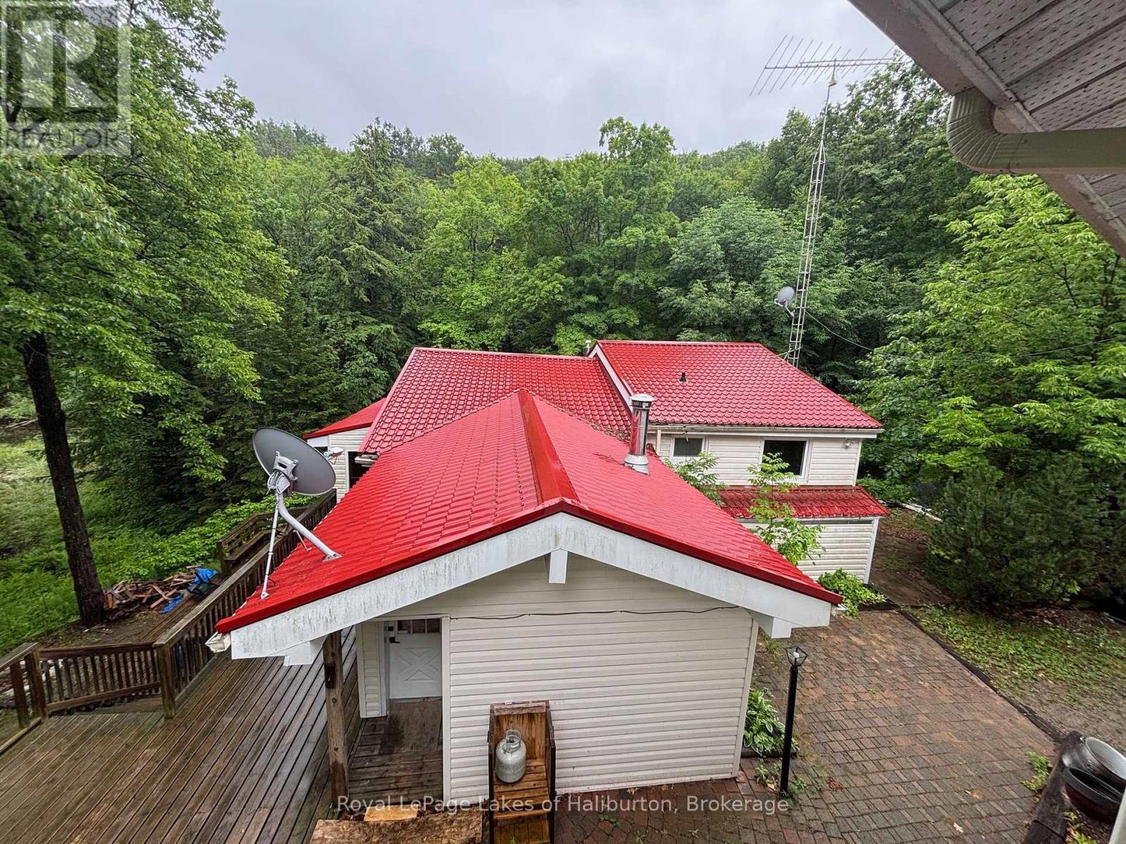 3040 HALIBURTON LAKE ROAD - 39