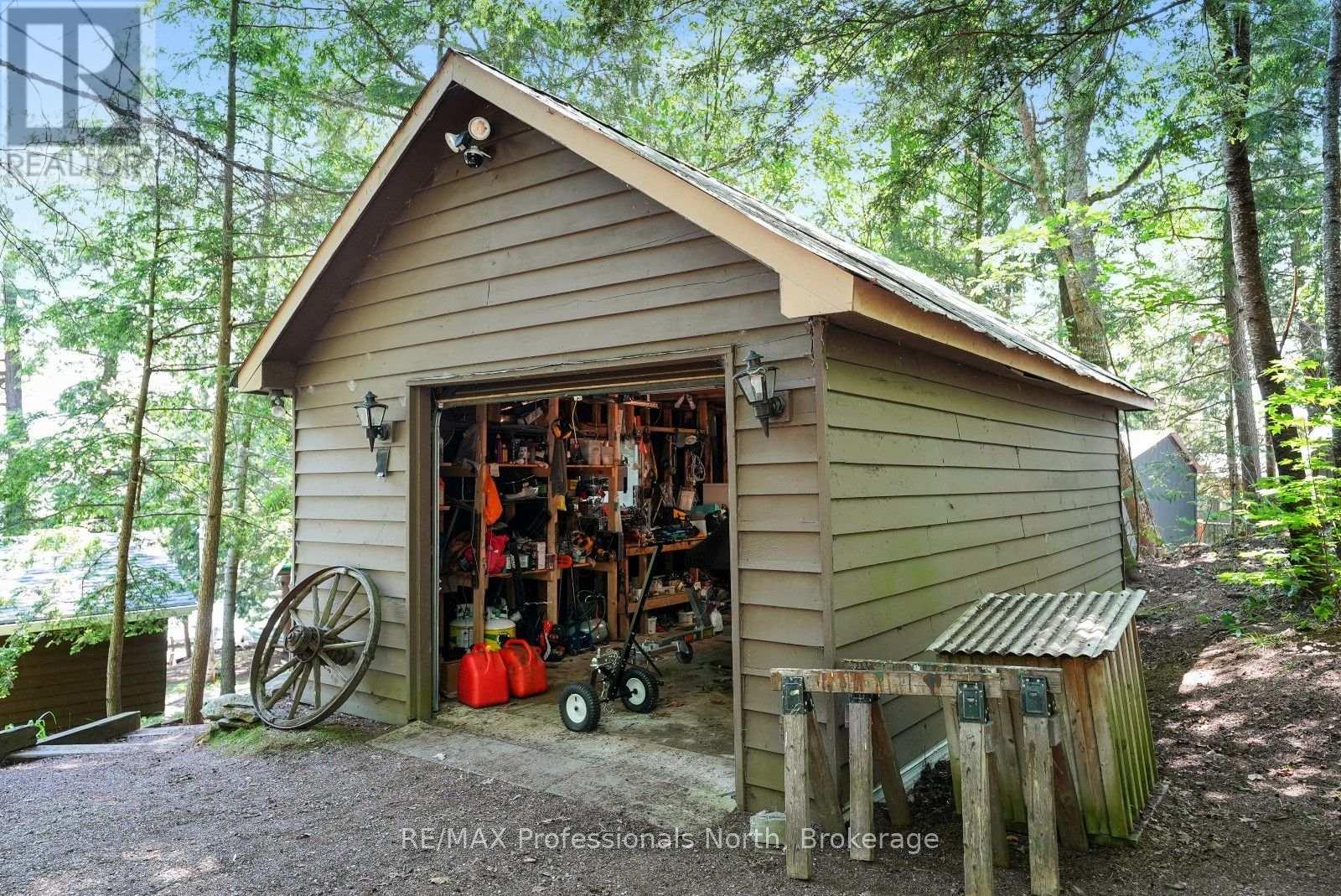 1042 PLATINUM BAY ROAD - Image 31