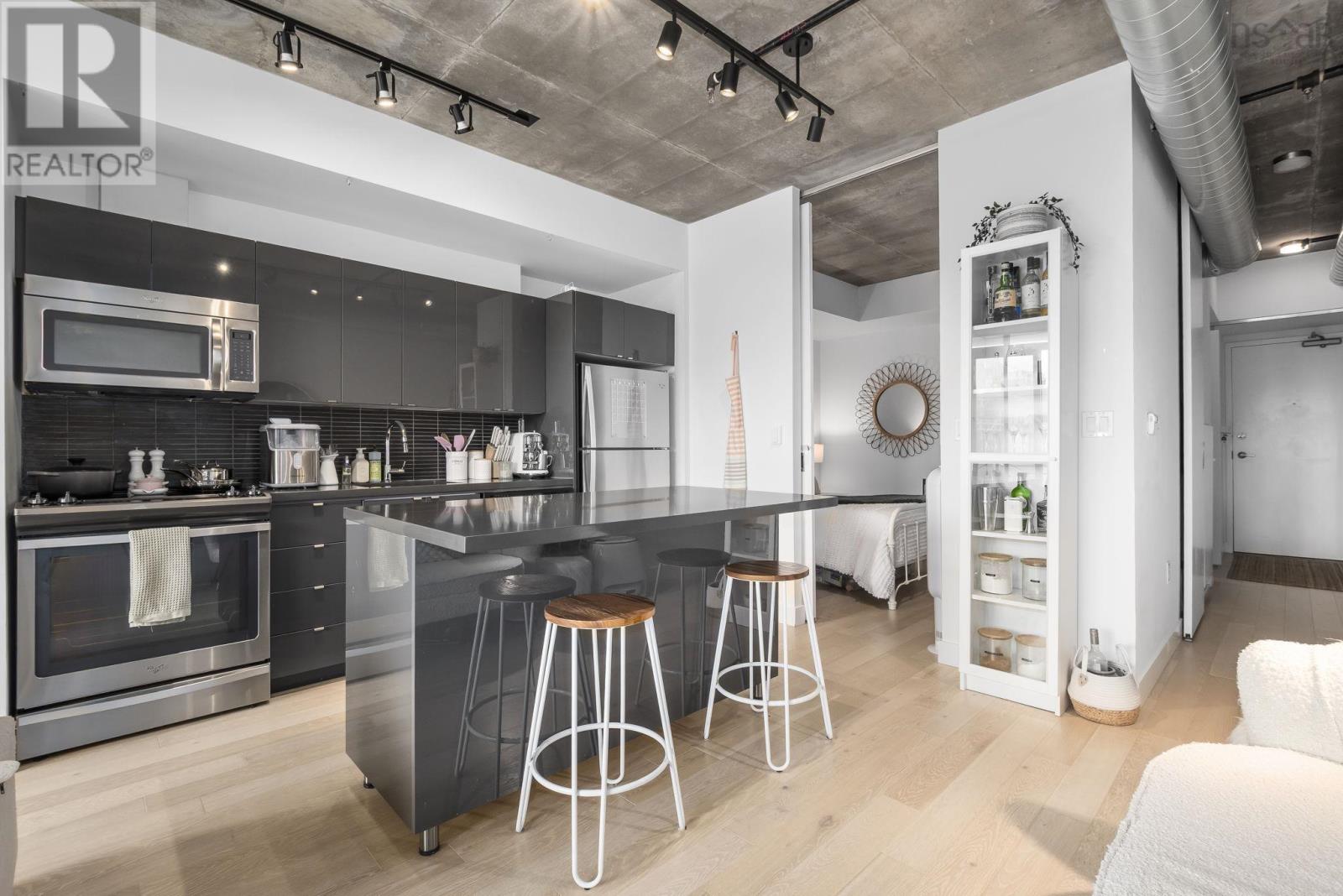 #504 1065 Barrington Street - 3