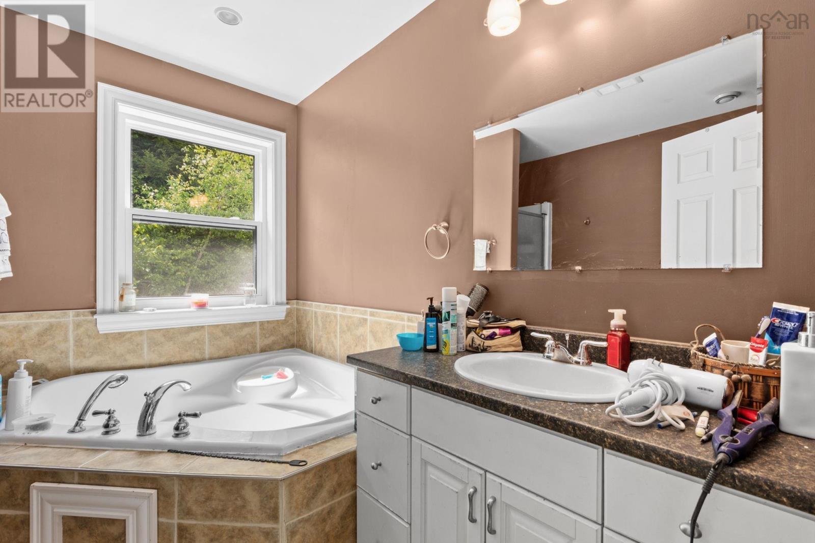 54 Tina Court - 25