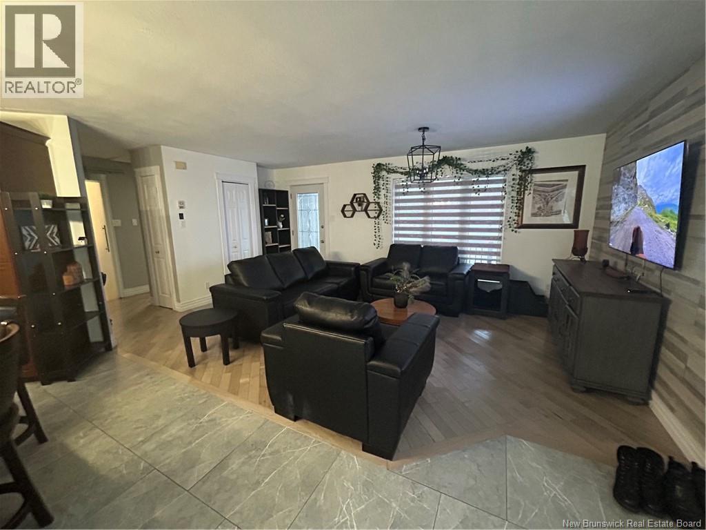 505 Rue Breau - 11