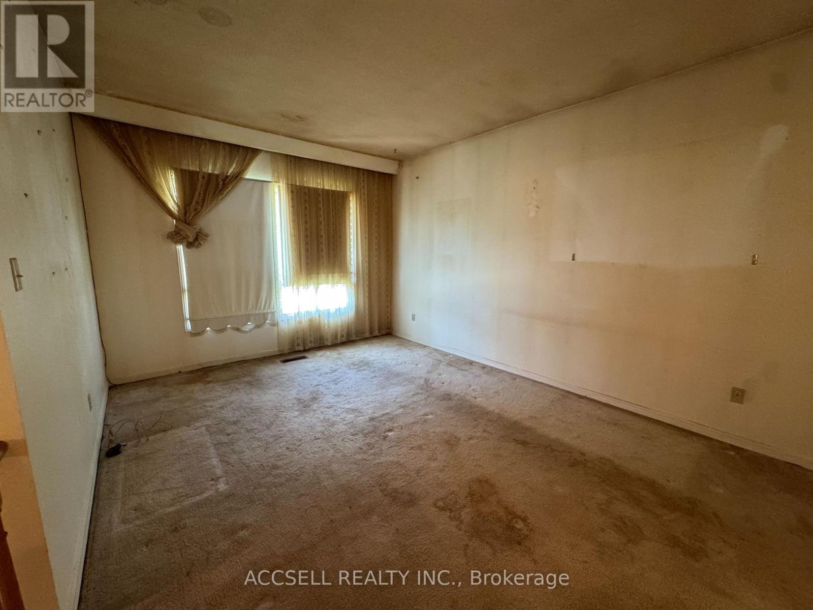 2439 FRAYNE COURT - 4