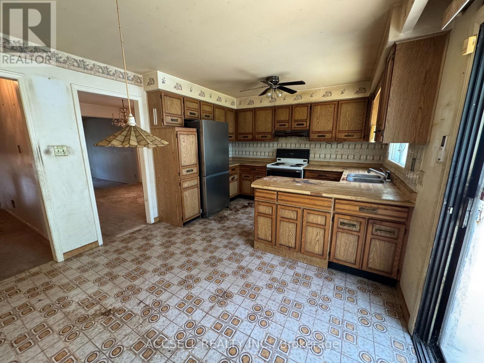2439 FRAYNE COURT - 6