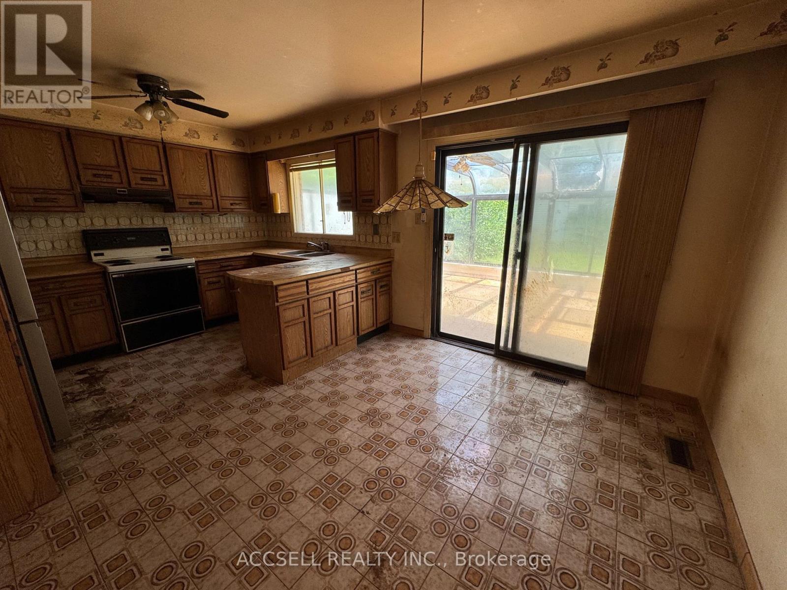 2439 FRAYNE COURT - 7