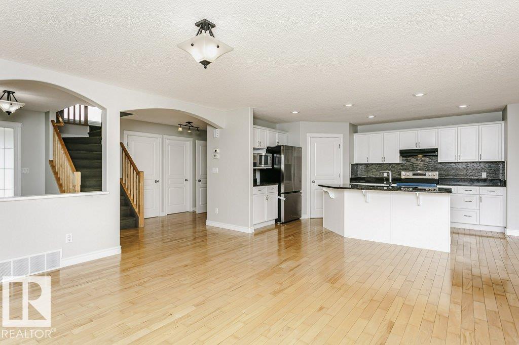 8018 3 AV SW - 18
