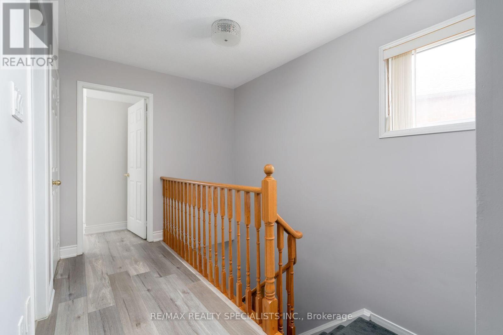 6803 BANSBRIDGE CRESCENT - 33