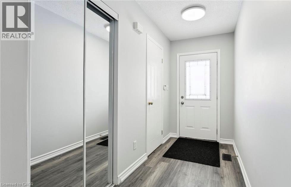 159 HENHOEFFER Crescent — photo 2
