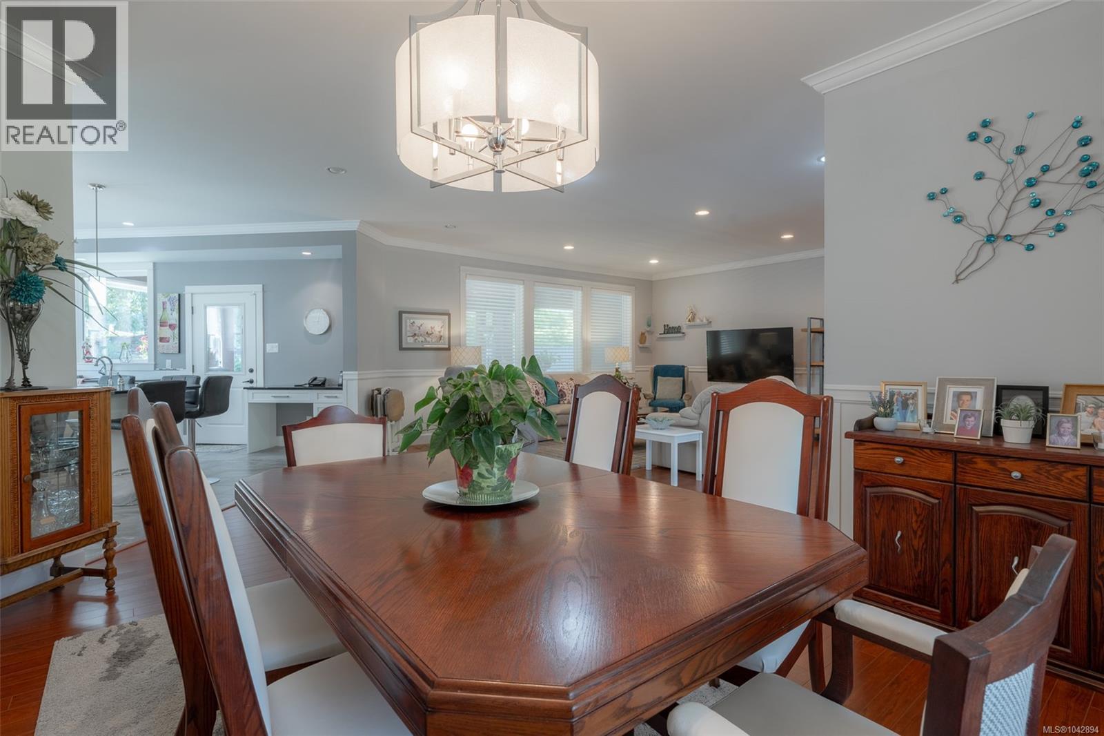 6718 Cypress Blvd - 11