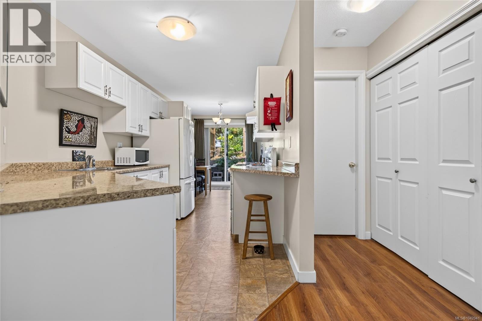 #112 2250 Manor Pl - 11