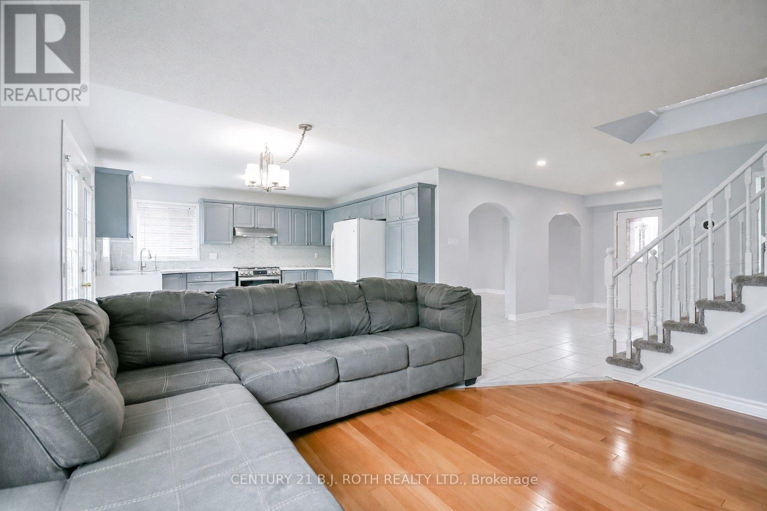 17 CROMPTON DRIVE - 16