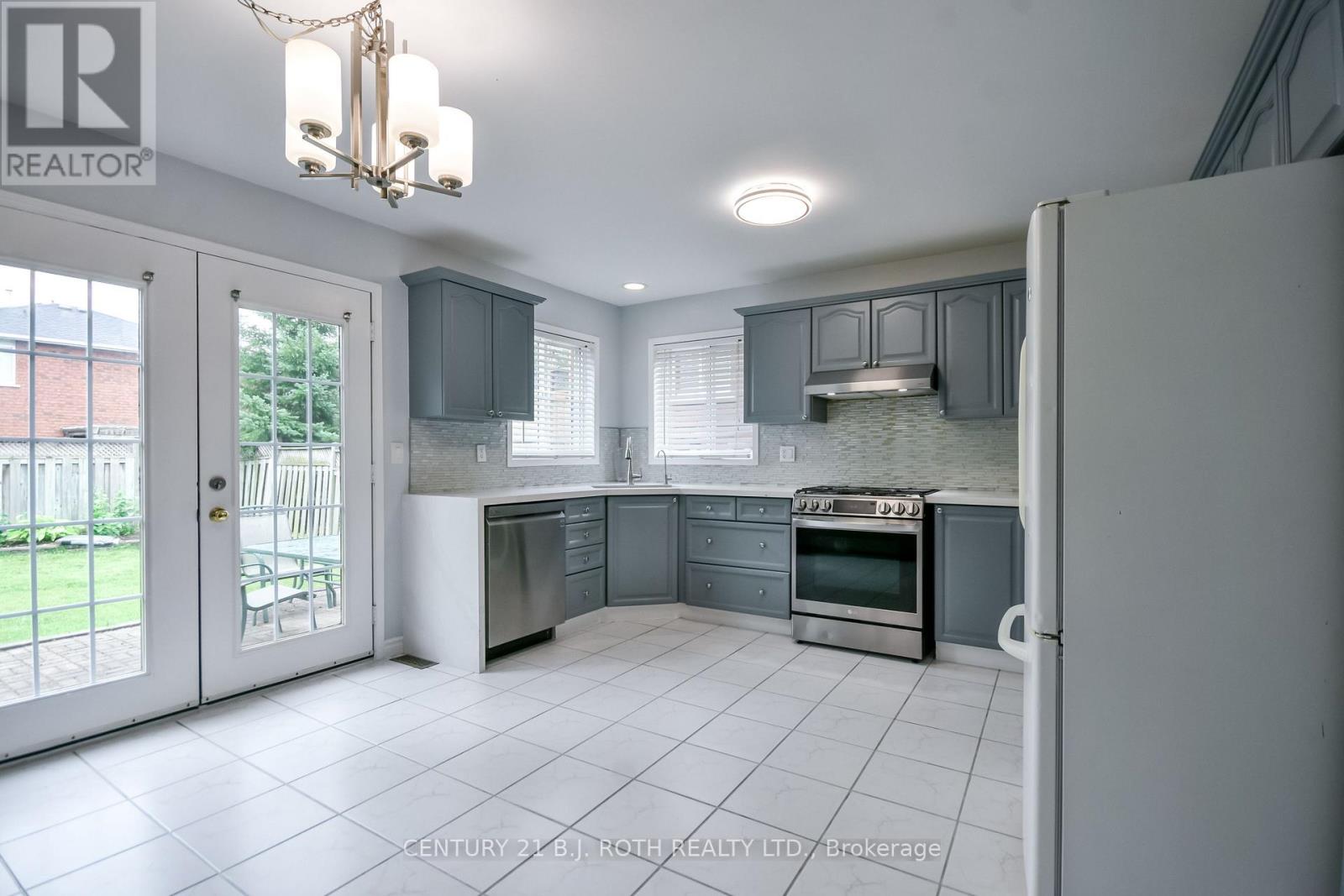 17 CROMPTON DRIVE - 7