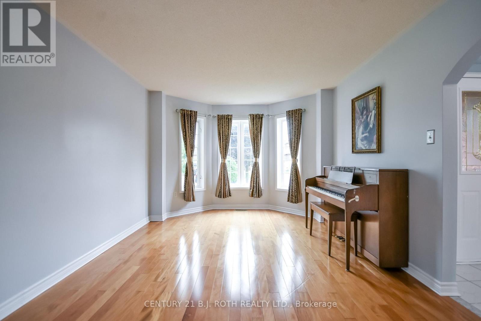 17 CROMPTON DRIVE - 9