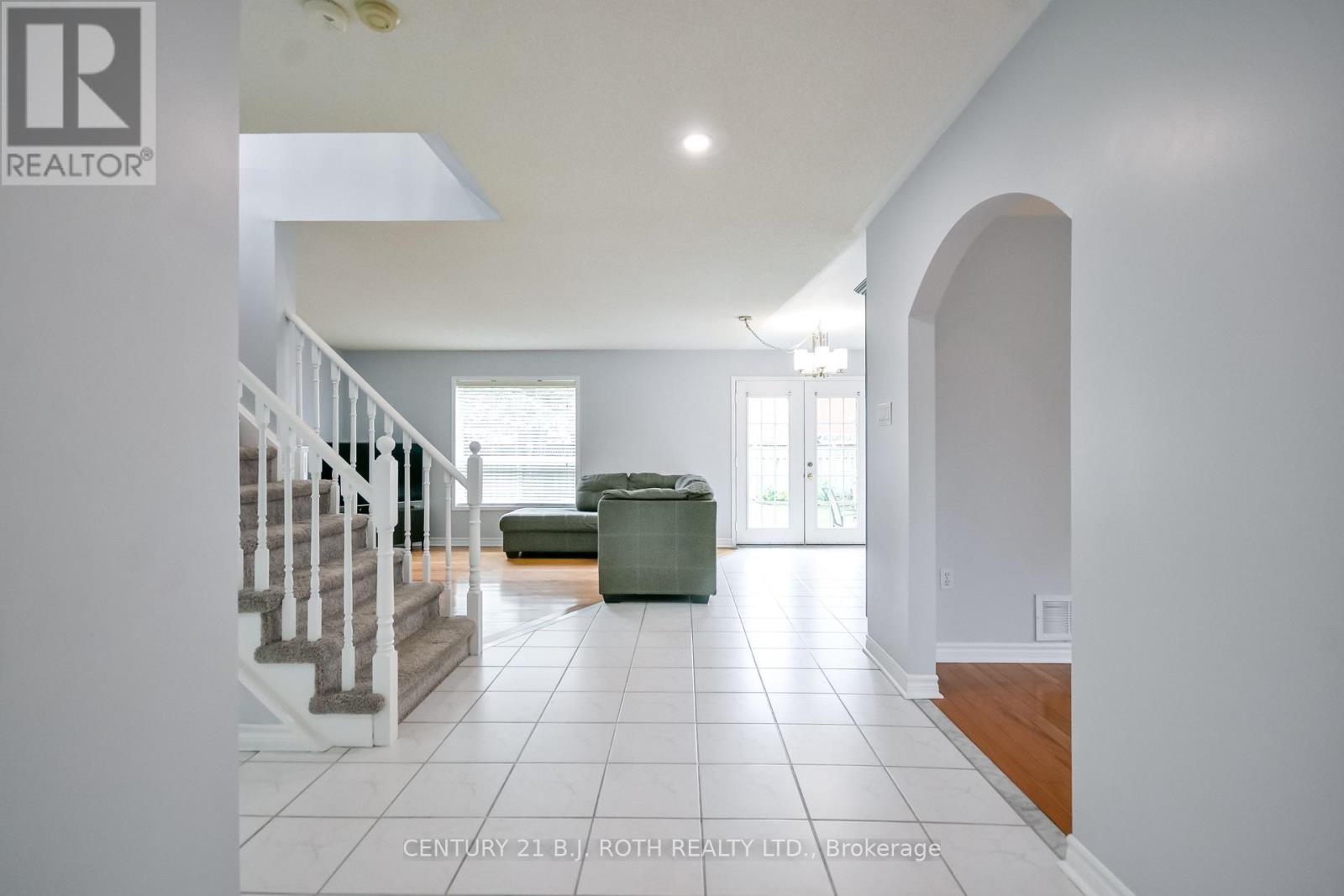 17 CROMPTON DRIVE - 11