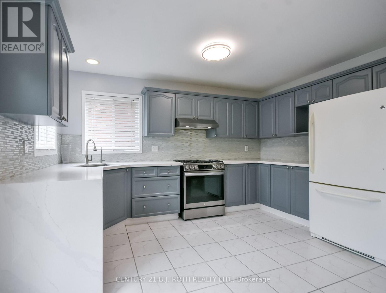 17 CROMPTON DRIVE - 6