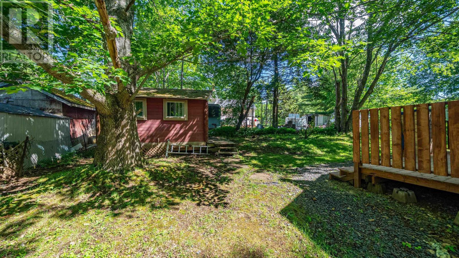 16 Thompson Drive - 42