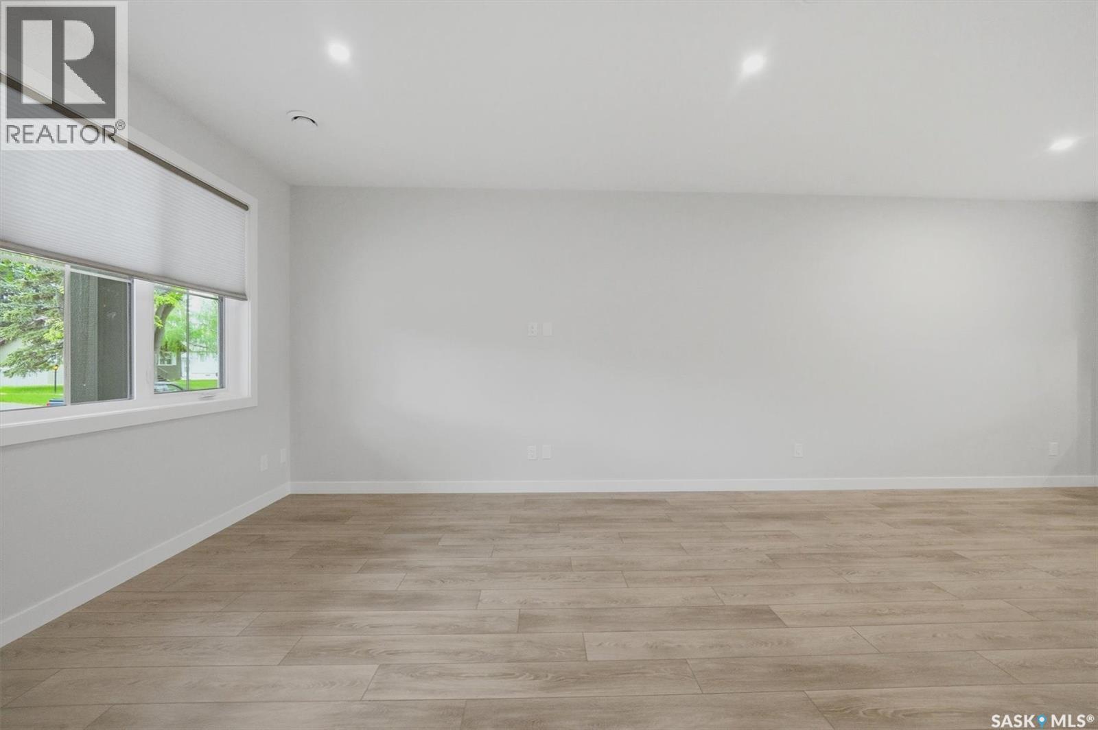 1118 9th STREET E - 6
