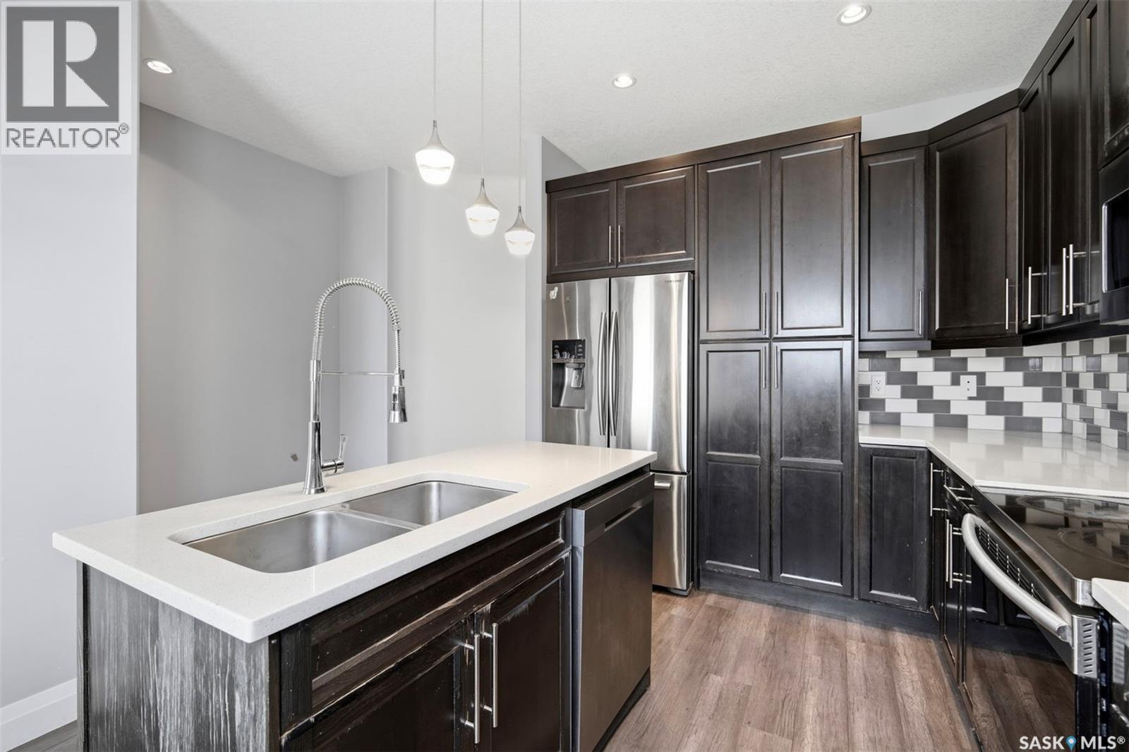219 ELLS CRESCENT - 9