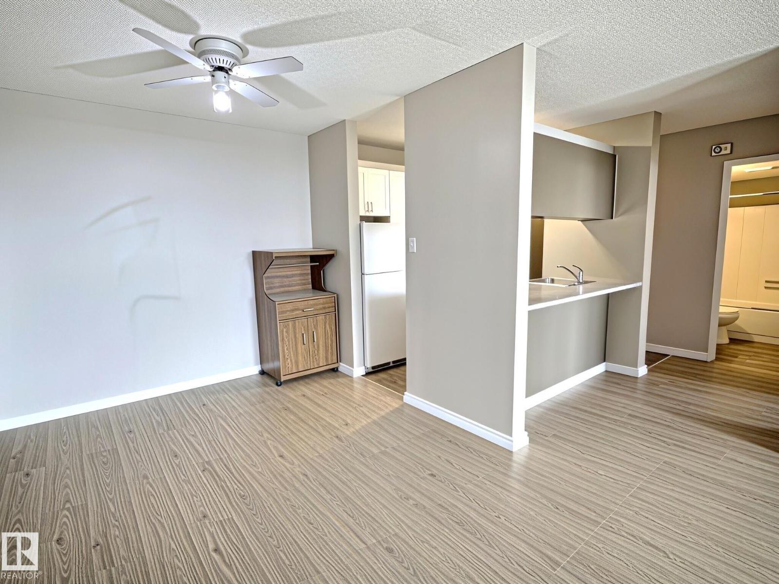 #1105 11007 83 AV NW - 12