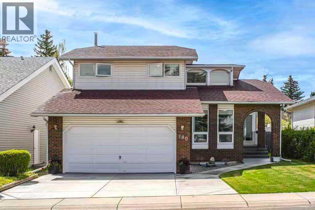 180 Woodglen Way SW - 1