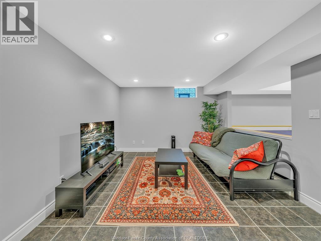 619 WRIGHT LANE - 28