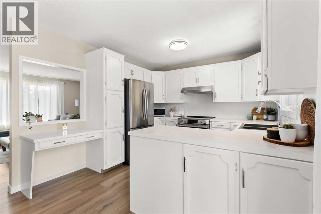 92 Sharpe Crescent SE — photo 10