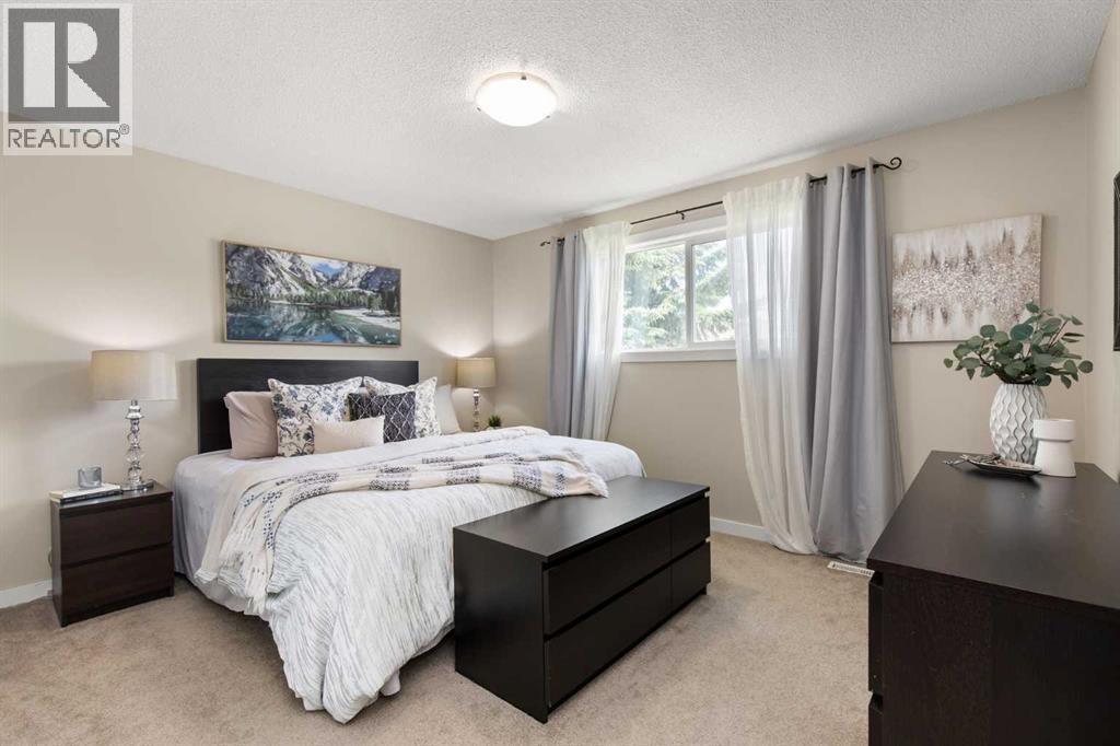 92 Sharpe Crescent SE — photo 16