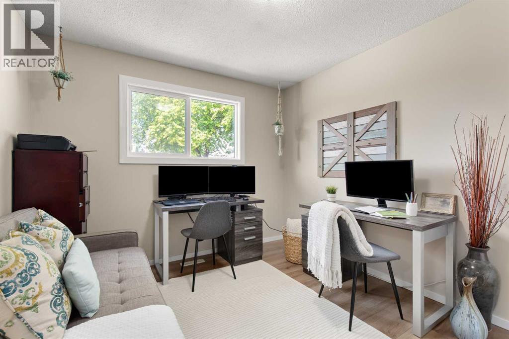 92 Sharpe Crescent SE — photo 18