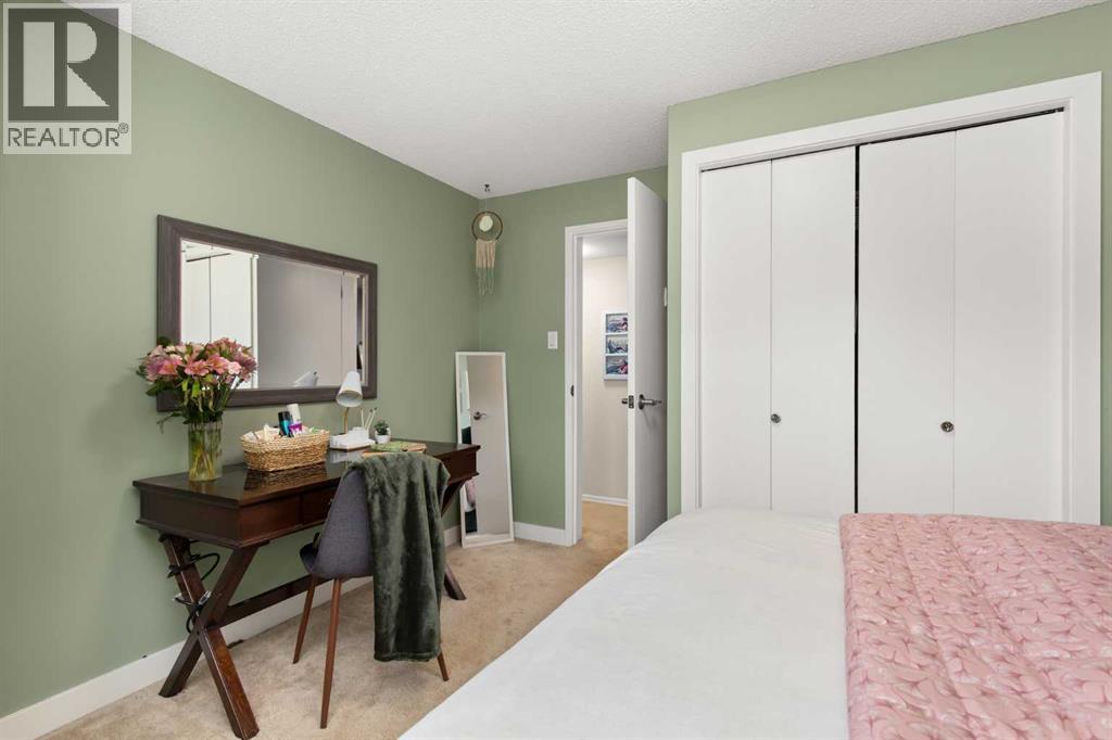 92 Sharpe Crescent SE — photo 32